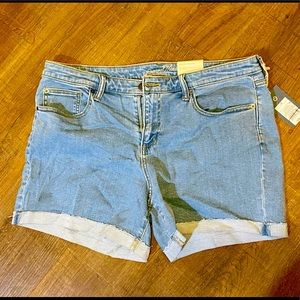 Mid-Rise Boyfriend Shorts